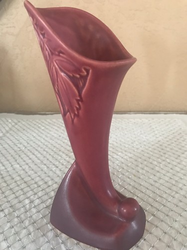 RED/ROSE CORNUCOPIA SILHOUETTE ROSEVILLE VASE, 721-8