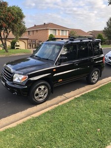 Mitsubishi pajero io 2001