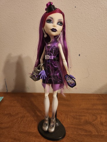 Monster High Ghoul's Night Out SPECTRA VONDERGEIST G12