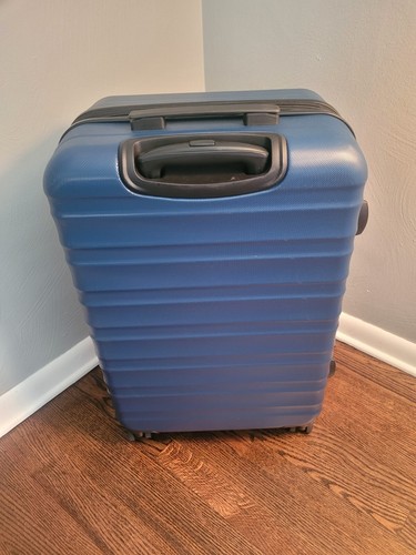Amazon Basics 24-Inch Hardside Spinner, Navy Blue