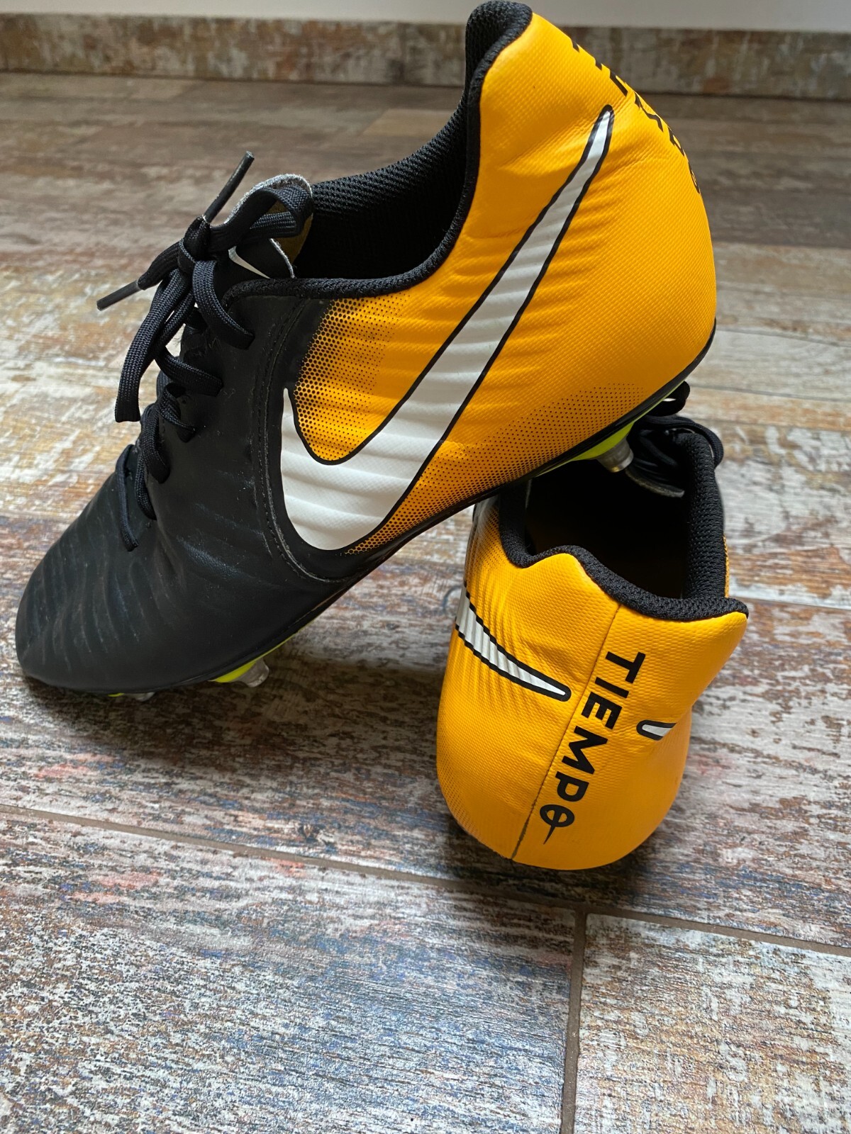 NIKE Tiempo Men's Black / Orange Football Boots Size EU 43 NIKE Tiempo Men's Black / Orange Football Boots Size EU 43