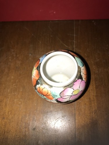 Antique Chinese Old Porcelain Handmade Flower Snuff bottle Gold Etching