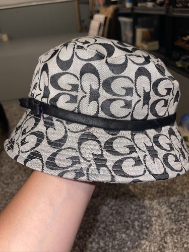 Guess Bucket Hat