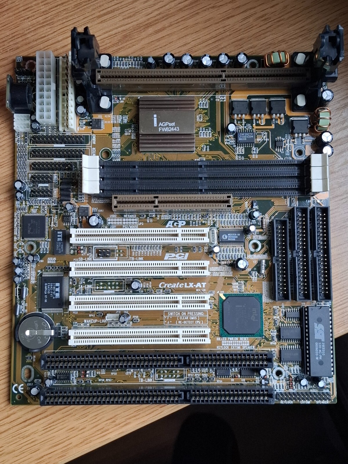 Zida Tomato CreateLX-AT Slot1 Motherboard with Intel AGPset Zida Tomato CreateLX-AT Slot1 Motherboard with Intel AGPset