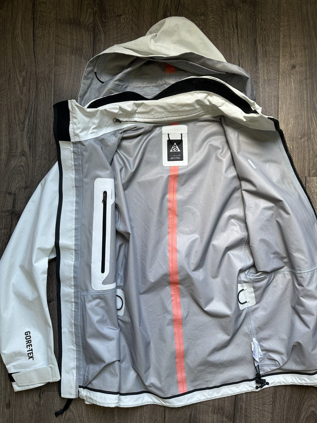 nike acg 2 in 1 jacket white