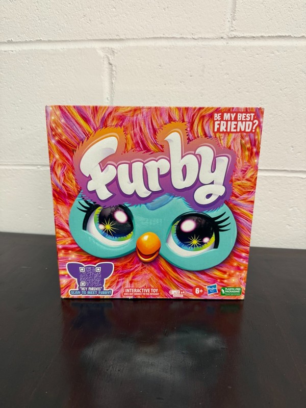 Furby Coral Plush Toy Voice Activated 15 Fashion Accessories Interactive