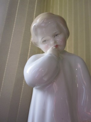 Royal Doulton Figurine **DARLING HN1319** Retired
