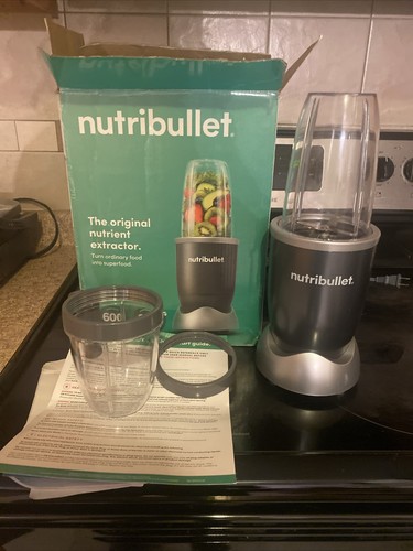 NutriBullet Nutrition Extractor Blender Juicer 600 Watt  New factory sealed