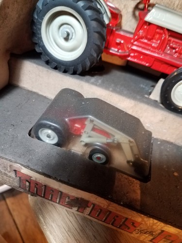 2 Ford 8N Tractors & Loader 1/16 1/43 Ertl Toy Set 867 Tractors of the Past 1987