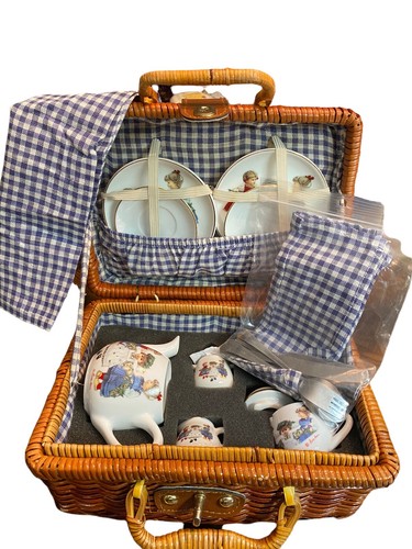 Vtg Reutter Porzellan Germany Dutch Girls Flowers Tea Set