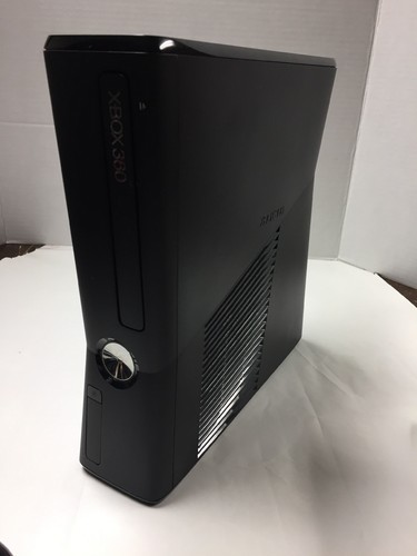 bundle Xbox 360 S slim 250 GB HD console with Controller & 5 games pre-owned