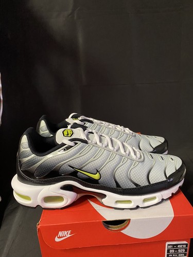 靴 NIKE AIR MAX PLUS AJ2013-100 26cm Nike Air Max Plus Black Volt - AJ2013-100 for Sale