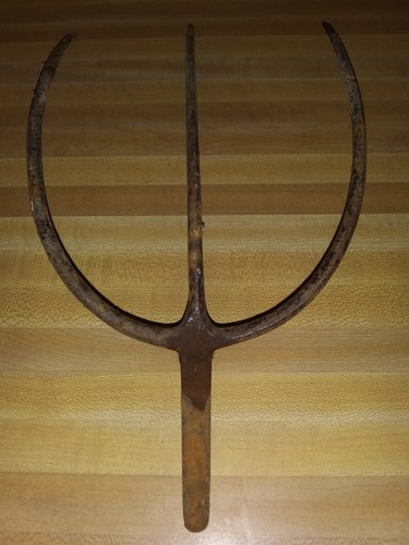 VINTAGE Farm Tool 3 Tine GARDEN HAY PITCH FORK Primitive Antique DECOR TOOL
