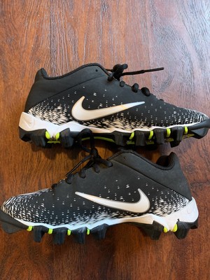 10c football cleats