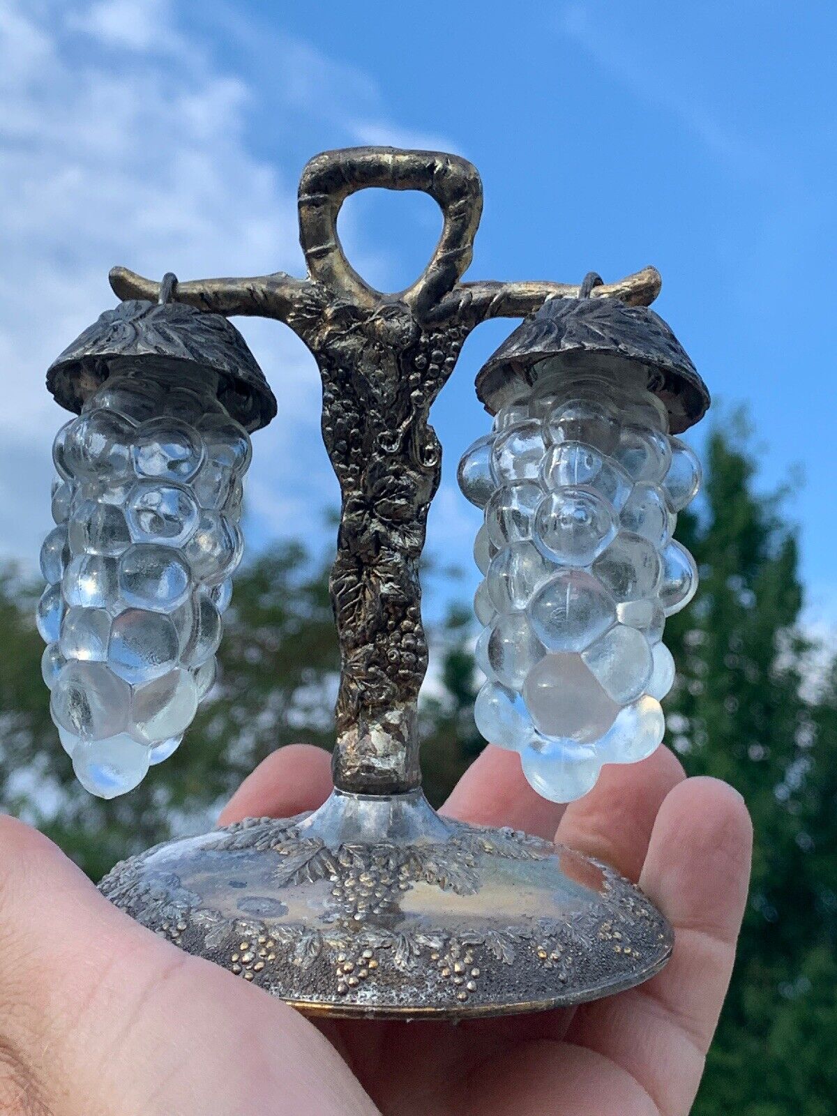 VINTAGE CLEAR GLASS GRAPE SALT PEPPER SHAKERS HANGING SILVER VINTAGE CLEAR GLASS GRAPE SALT PEPPER SHAKERS HANGING SILVER