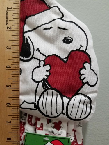 THE PEANUTS GANG SNOOPY HEARTS HANGING KITCHEN TOWEL WITH BUTTON HOOK NEW TAGS