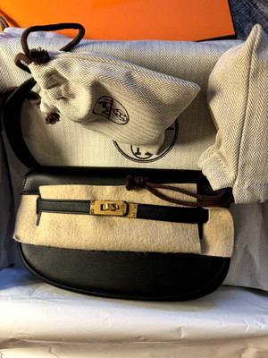 Hermes Kelly Moove: Black swift leather with gold hardware