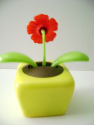Solar Powered Dancing Red Flower Flip Flap Bobble Swing Pot (Yellow)