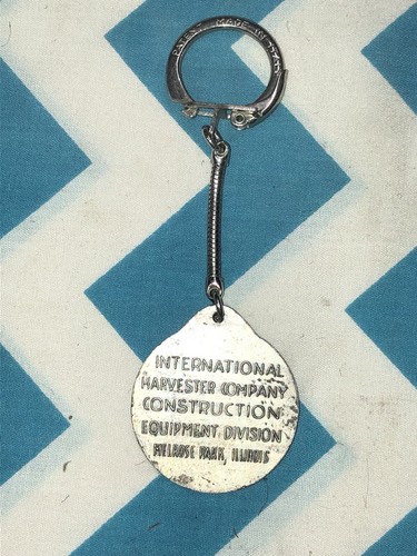 59 60 62 INTERNATIONAL HARVESTER IH SERIES TD-25 250 TRACTOR CRAWLER KEY CHAIN