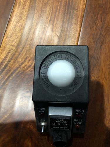 DigiPhot Mod. 3300 United Detector Technology Radiation Meter