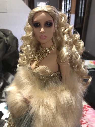 Sybarite Superdoll Superfrock Vuschka