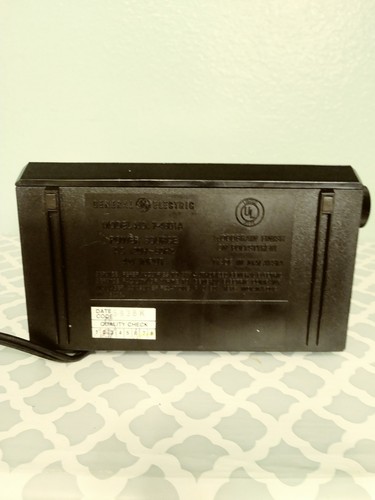 Vintage General Electric GE Alarm Clock AM/FM Radio 7-4601A Battery Backup