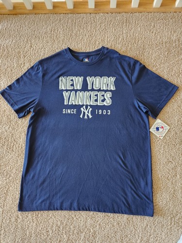 【関税送料込み】NEW ERA New York Yankees Border T-Shirt New Era NY Yankees Logo T-Shirt | PacSun