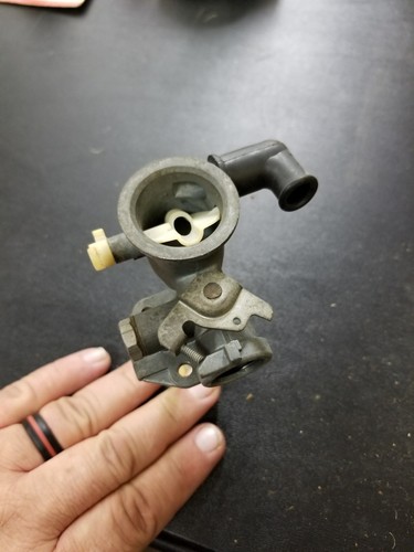 Briggs and Stratton Carburetor 298569 NOS!