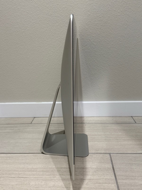 Apple iMac 27-Retina 5K-Late 2015 . Quad i5-3.2GHz, 32GB Ram, 2 TB