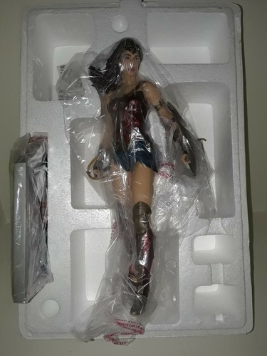 DC Collectibles Justice League Wonder Woman Statue Paint Smudge See Pics