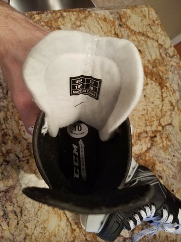 NICE! CCM Ribcor 64K Ice Hockey Skates Junior Youth Size 10Y