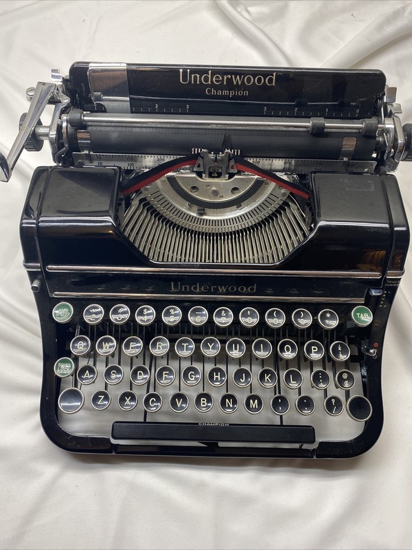 Underwood typewriter photos of Underwood S by year then serial number