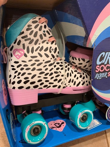 Circle Society Classic Adjustable Indoor and Outdoor Childrens Roller Skates 3-7