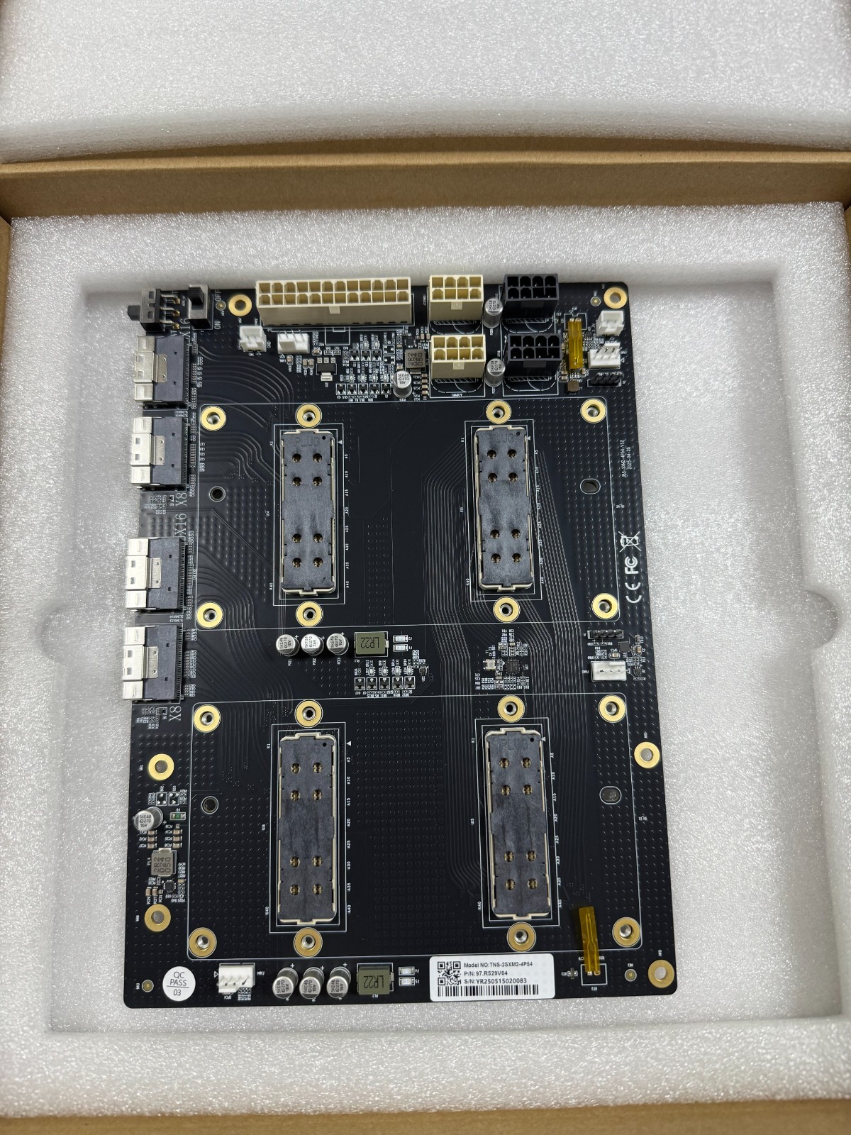 NVIDIA PCIe用SXM2アダプター 水冷式、16GB SXM2ボード付属 s-l400.jpg
