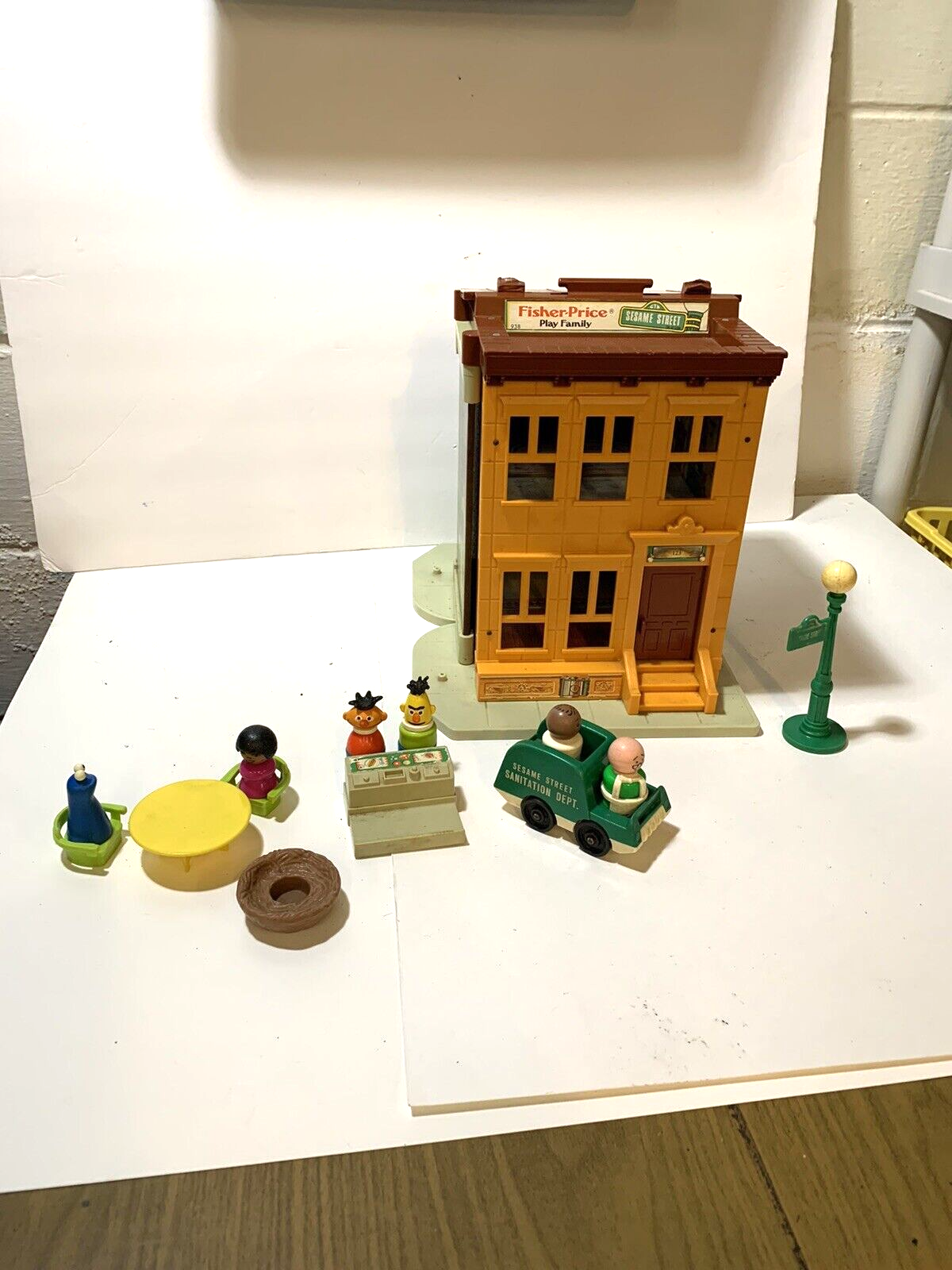 VTG #938 Fisher-Price Play Family Sesame Street Hooper's Store & 13 FIGURES