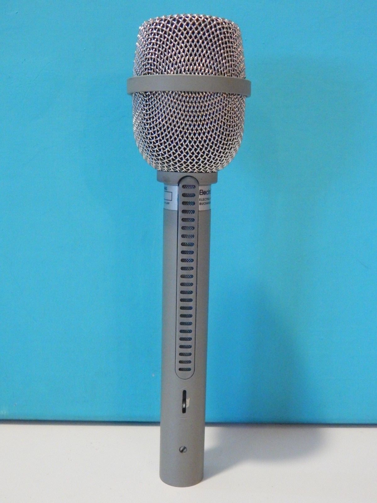 Vintage 1995 Electro Voice RE11 Dynamic Microphone In Box With Accessories Clean
