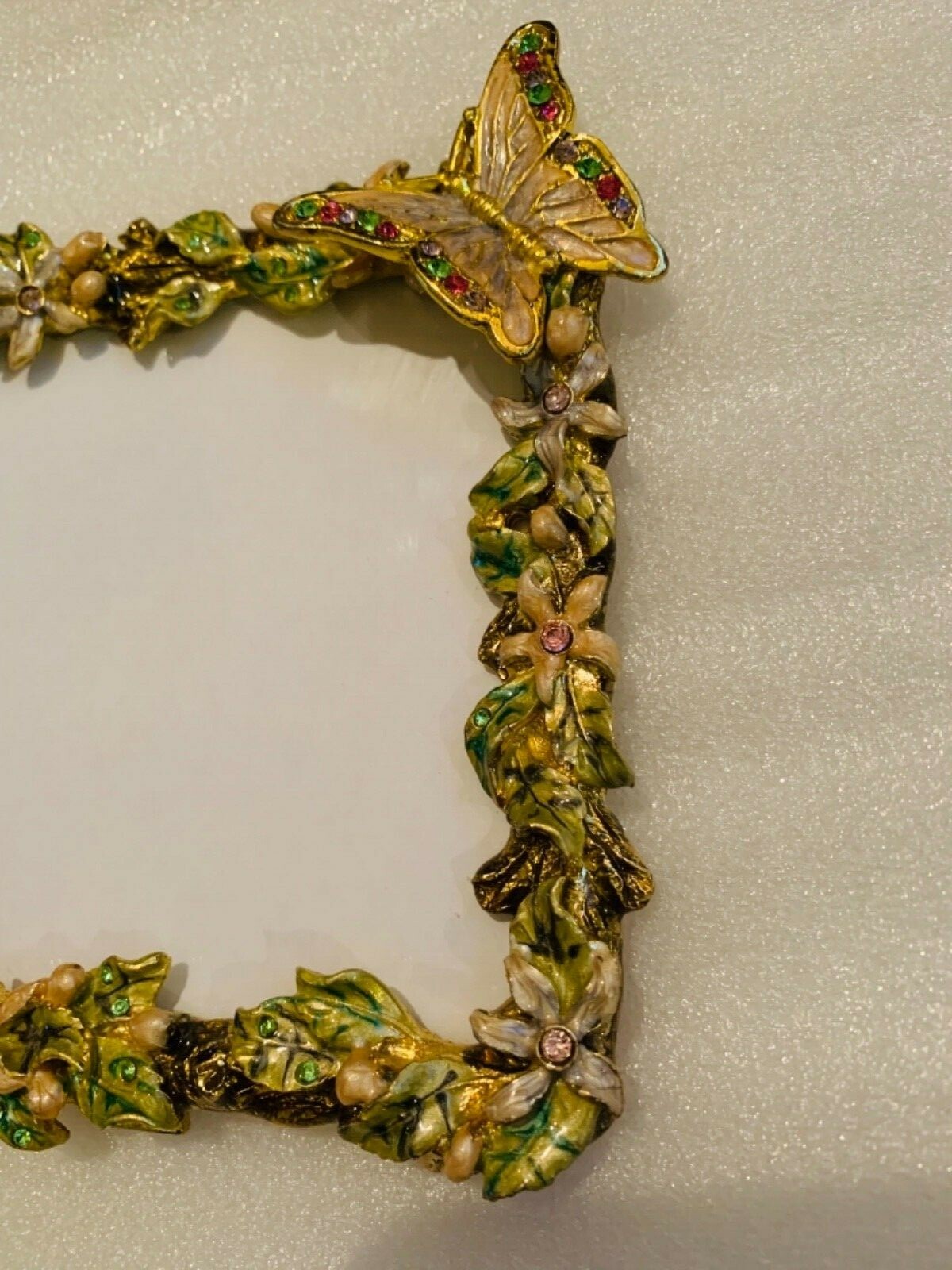 ARGENTO SC 4 X 6 sculpted frame Swarovski crystals enamel gold tone  PERFECT!