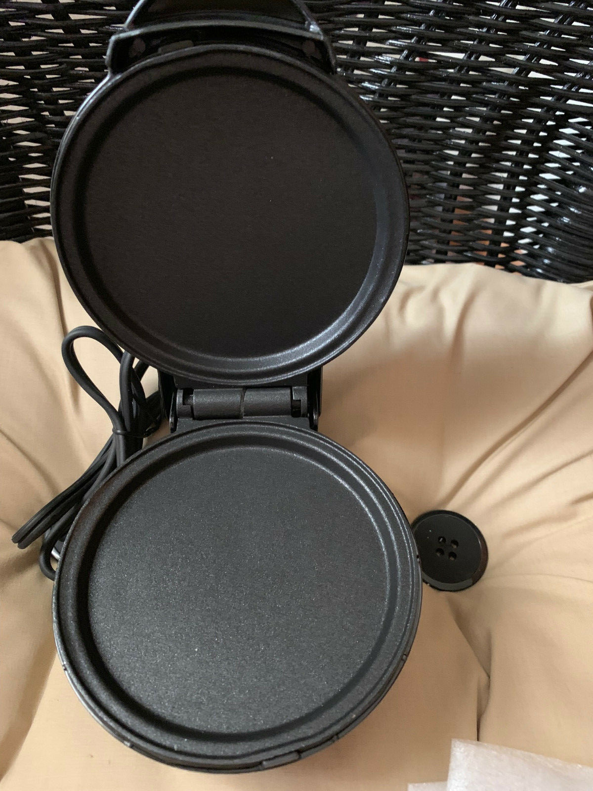 Yes Chef Personal Griddle NEW IN THE BOX  BLACK