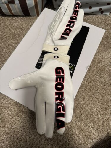 NIKE VAPOR KNIT NCAA OLE MISS RECEIVER FOOTBALL GLOVES NIKE VAPOR KNIT NCAA OLE MISS RECEIVER FOOTBALL GLOVES