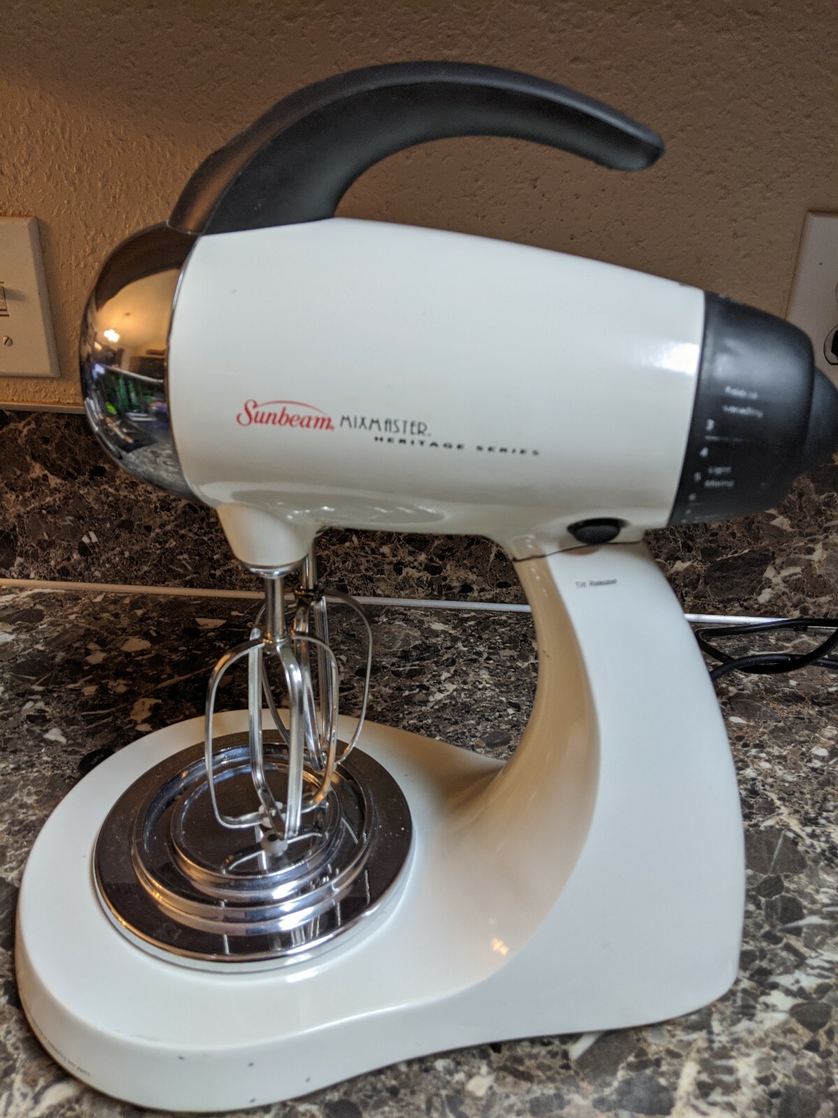 Sunbeam Mixmaster Heritage Series 2350 Stand Mixer 12 Speed White
