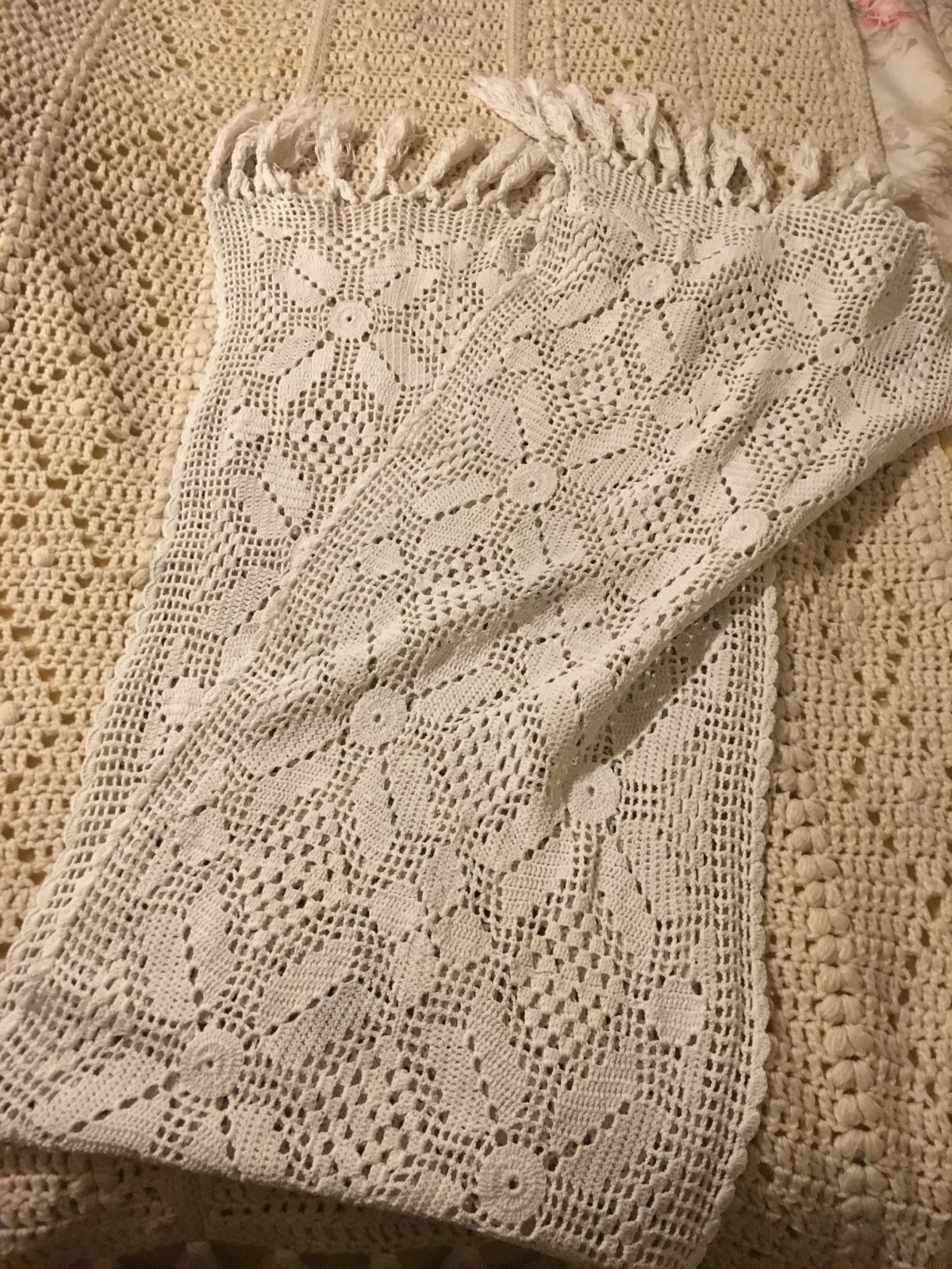 Vintage hand crochet bed scarf 80