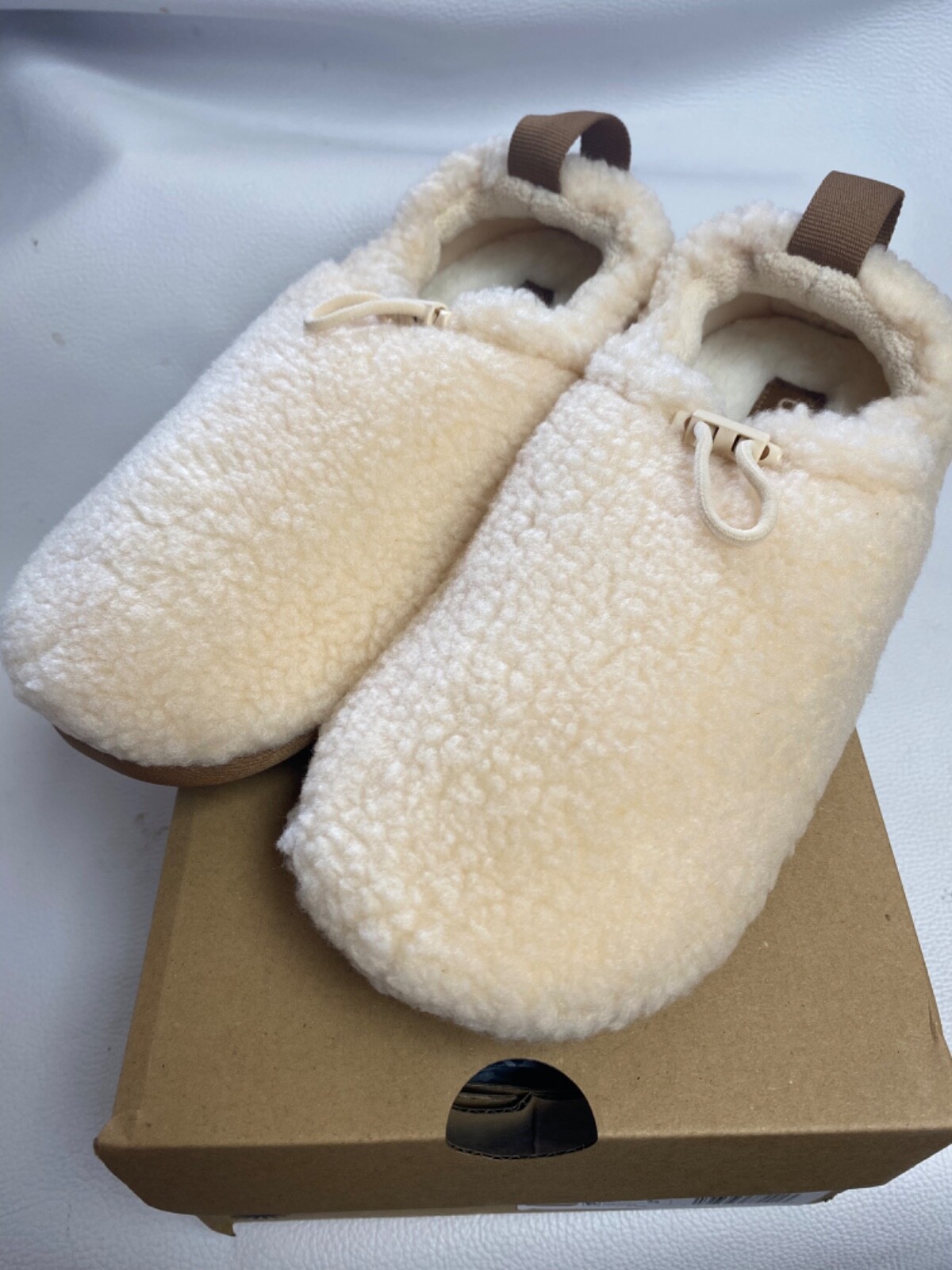 UGG  SUPER FLUFFY SLIPPER 厚底スリッポン　箱付き UGG SUPER FLUFFY SLIPPER 厚底スリッポン 箱付き UGG SUPER