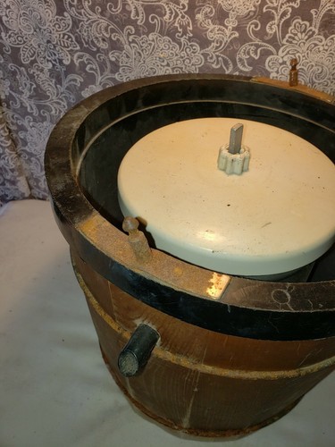 VINTAGE PROCTOR-SILEX ELECTRIC  ICE CREAM MAKER