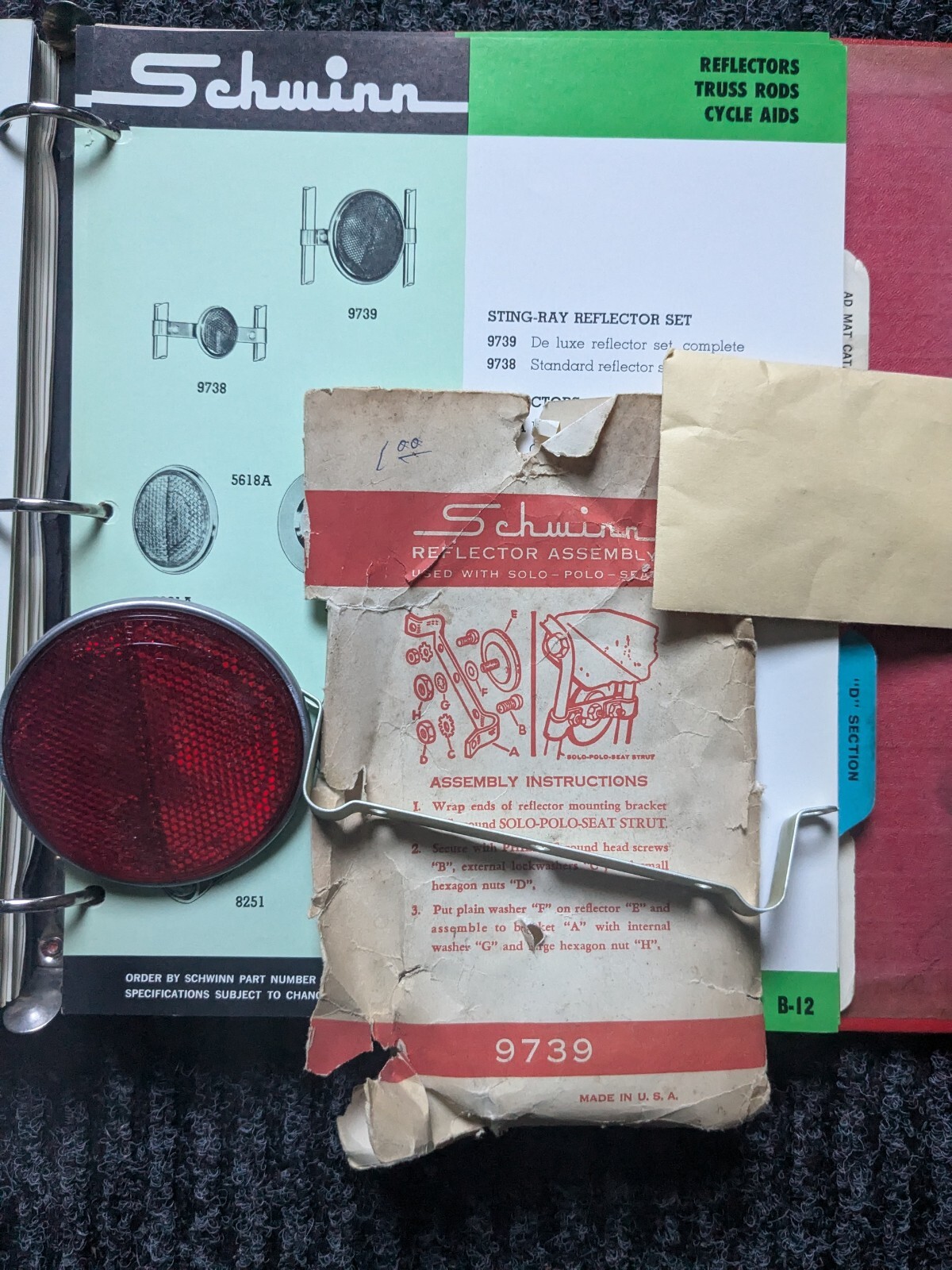 Original Schwinn NOS 1964-65 STING-RAY Bicycle Reflector Original Schwinn NOS 1964-65 STING-RAY Bicycle Reflector
