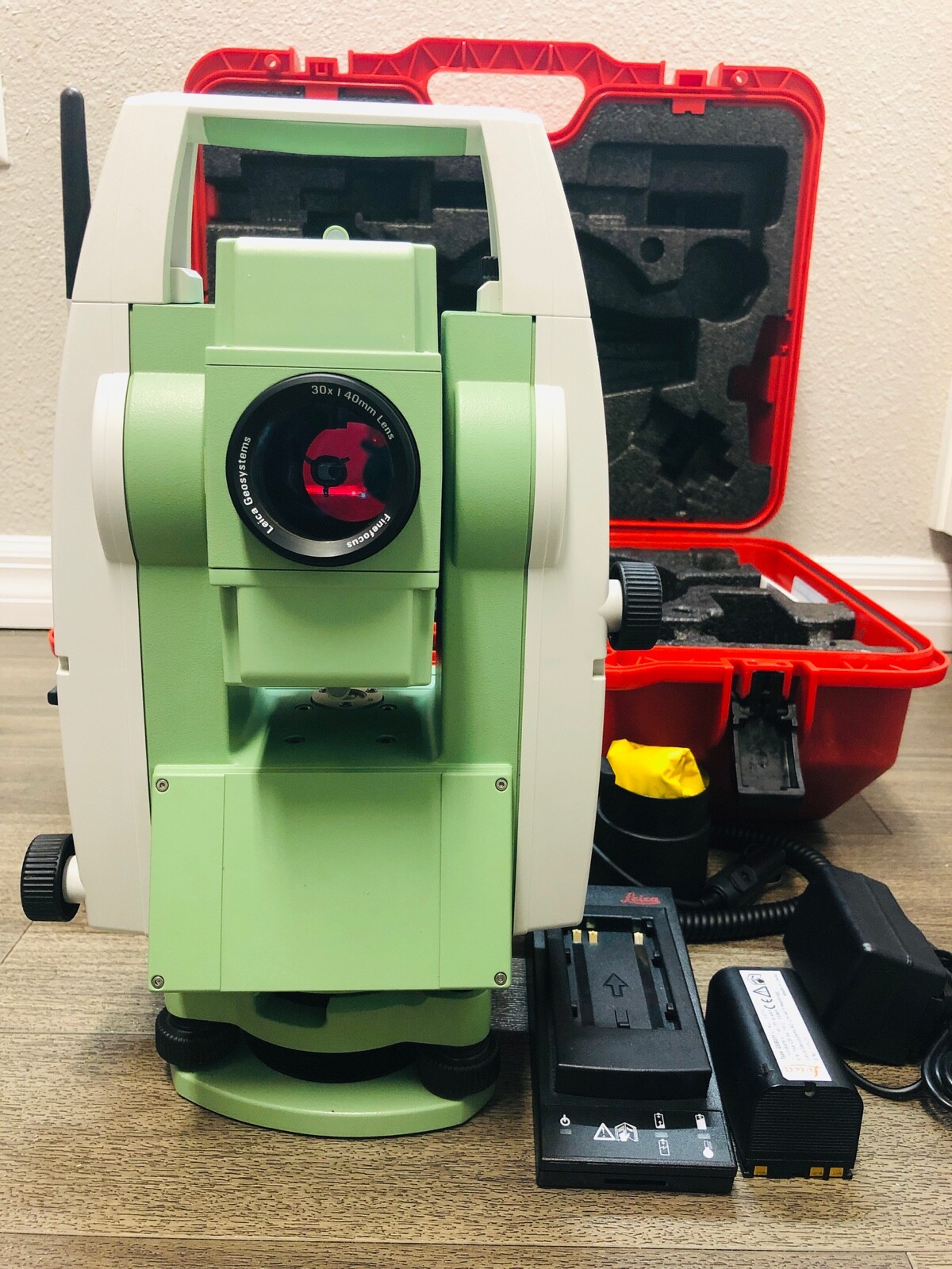 Leica TS06 Plus 1'' R500 Reflectorless Total Station, For Surveying