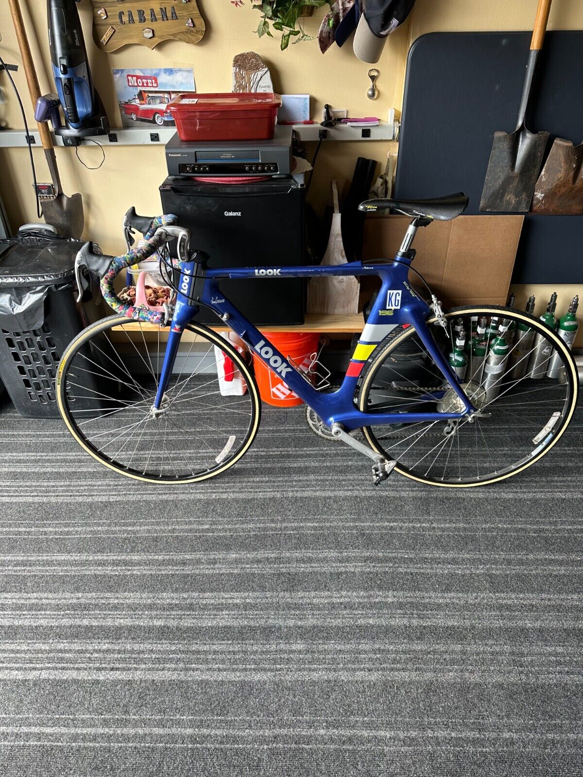 Look Bicycle 56 Frame KG 196 with Campagnolo Groupset Look Bicycle 56 Frame KG 196 with Campagnolo Groupset