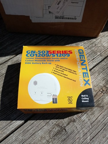 Gentex Photoelectric Smoke Carbon Alarm 120 VAC with 9V  Bac