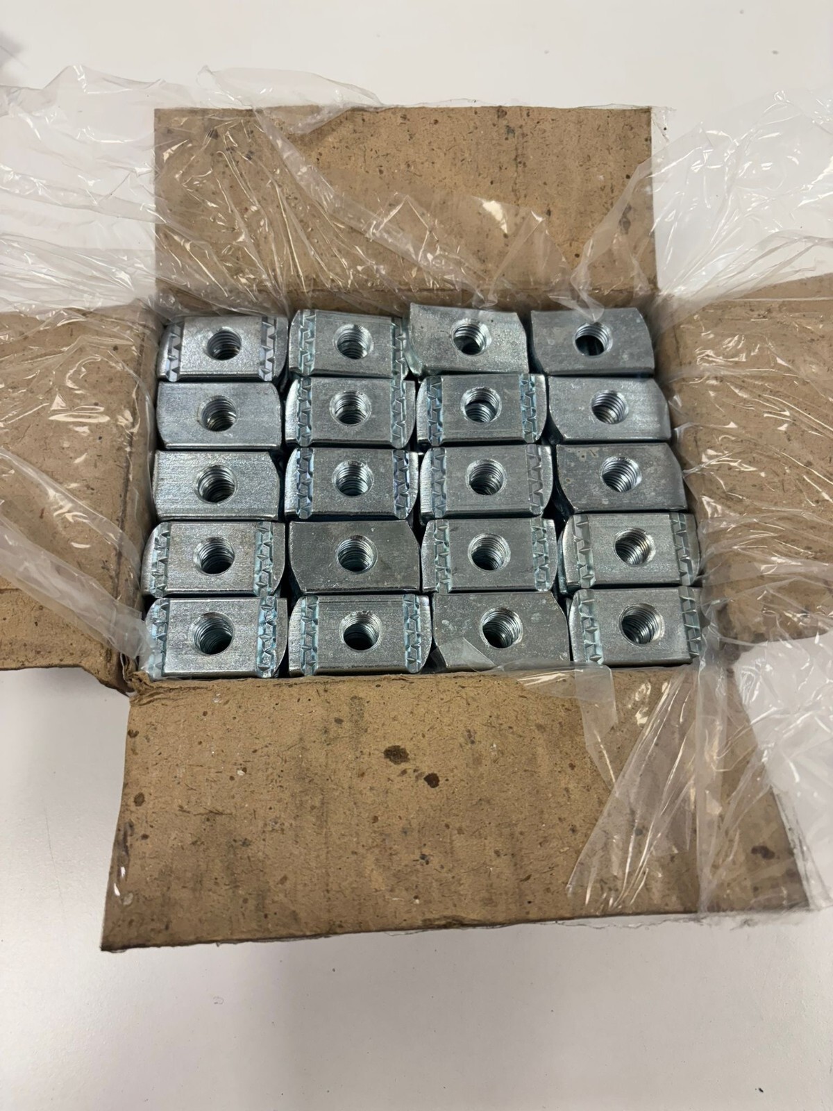 UNISTRUT 100 X NEWLEC M10 CHANNEL NUT - NO SPRING BZP - NEW IN BOX