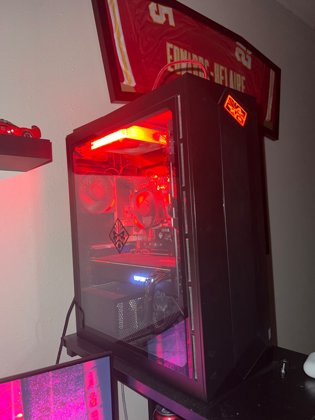 HP Omen 25L gaming pc - GPU RTX2080, CPU Intel Core i7-8700 HP Omen 25L gaming pc - GPU RTX2080, CPU Intel Core i7-8700