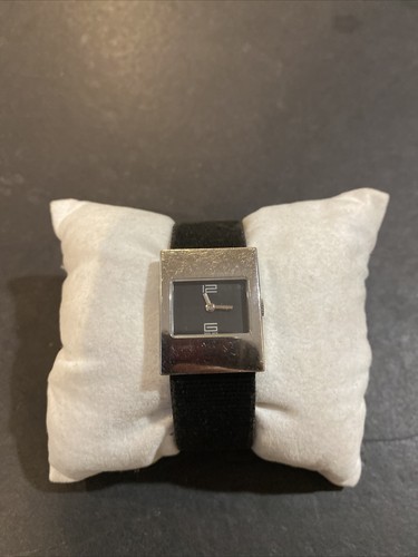 ❣️GUCCI シルバー スクエアフェイス ダイア腕時計美品❣️箱有お値下げ ❣️GUCCI シルバー スクエアフェイス ダイア腕時計美品❣️箱有